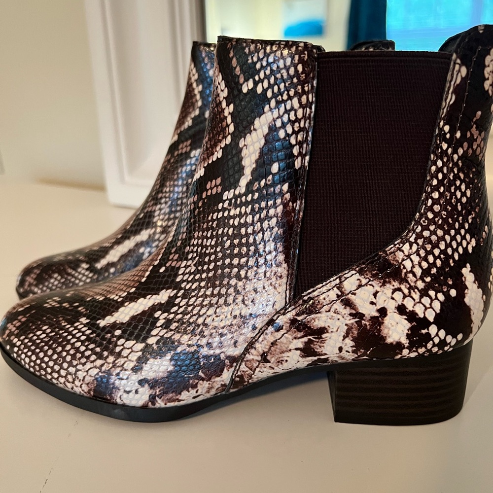 BRAND NEW Gloriane Snake Print Chelsea Gore Block Heel Booties